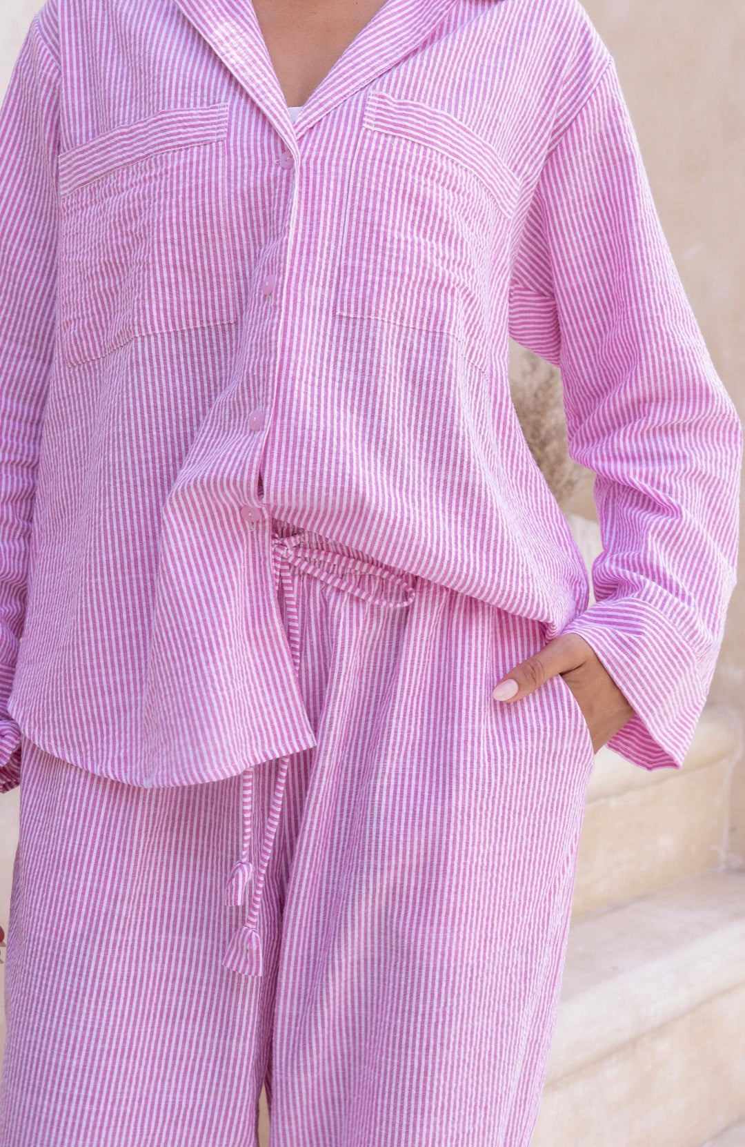 Women's cotton seersucker pyjamas, pink and white stripes - details